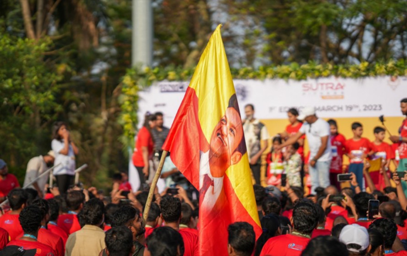 The Karnataka flag raised over the crowd on race morning